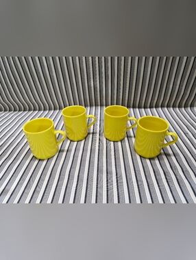 Set of 4 Vintage Yellow Melamine Stackable Coffee Mugs 3.5”
